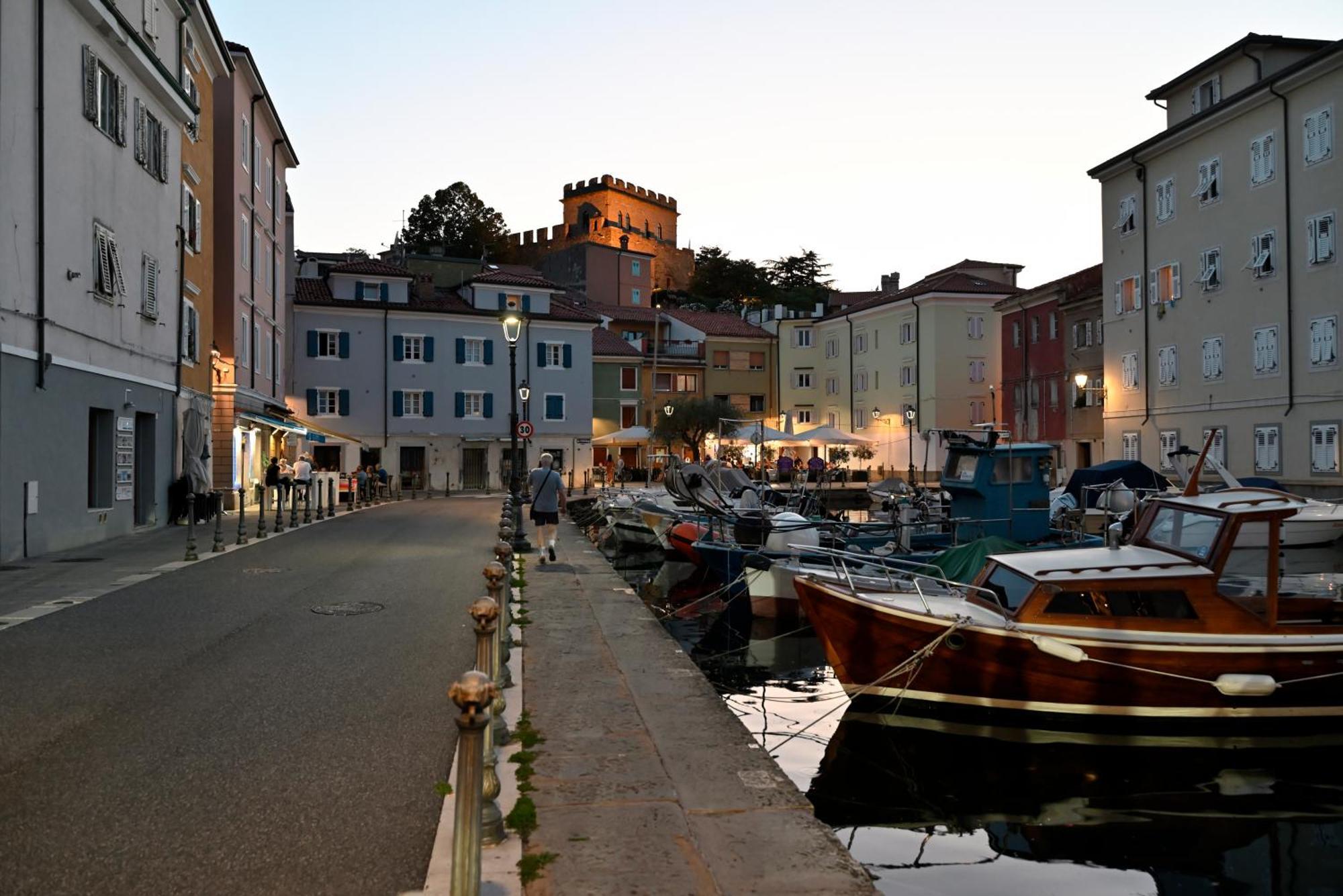 Muggia Uphill B&B Bagian luar foto